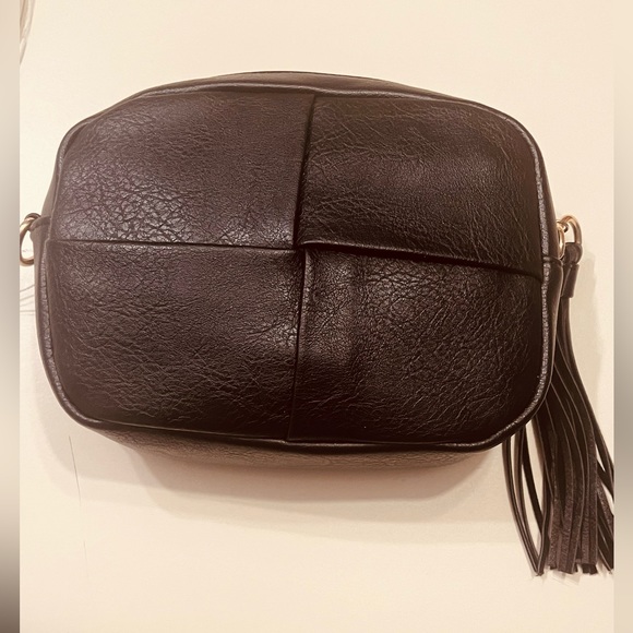 Top zip crossbody with interchangeable straps for women - Picture 3 of 9